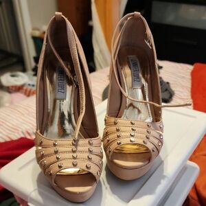 Jennifer Lopez Nude Studded Heels